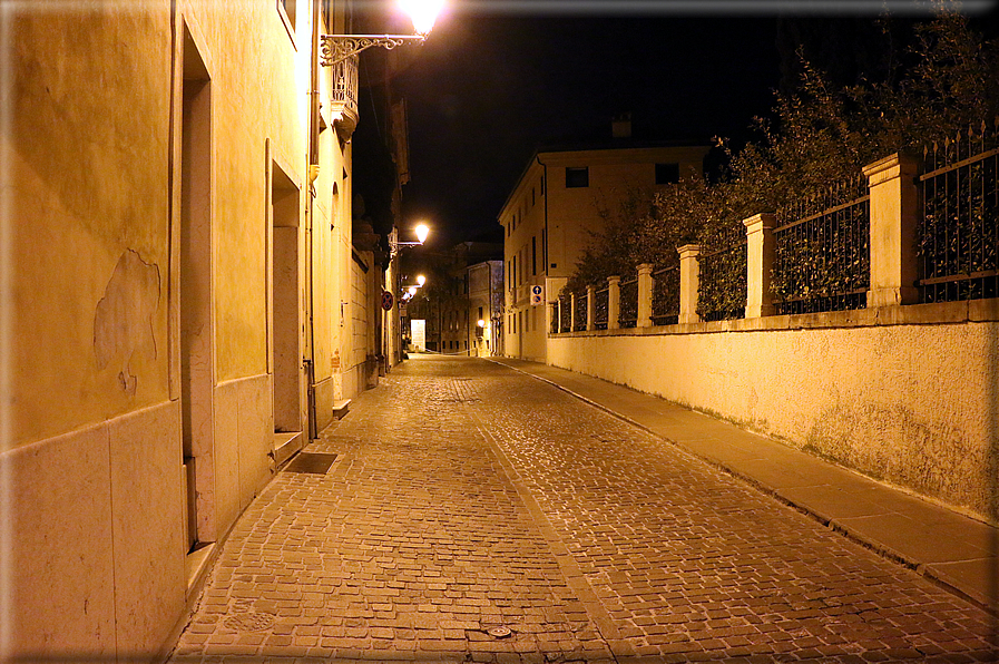 foto Bassano del Grappa di notte